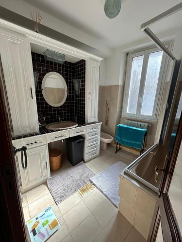 Bathroom, Bed and breakfast chez l'habitant in District 03