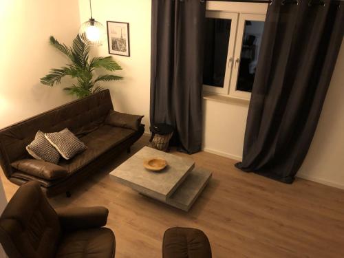 Modernes 2,5 Zimmer Apartment in Eppelborn, privater Eingang, eigener Parkplatz und Terrasse, Deine Ferienwohnung in Eppelborn mitten im Herzen des Saarlandes