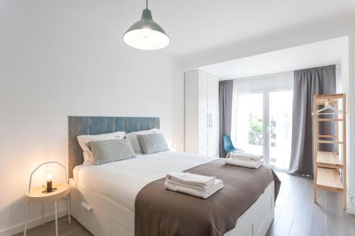 Grand Beach House Bliss, By TimeCooler in Carcavelos