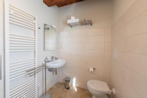 Bathroom, DOLF - Porta Gemina in Urbisaglia