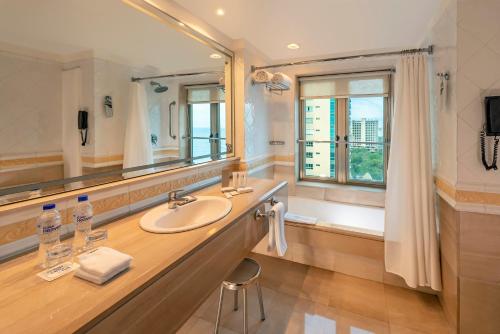 room detail thumbnail 2