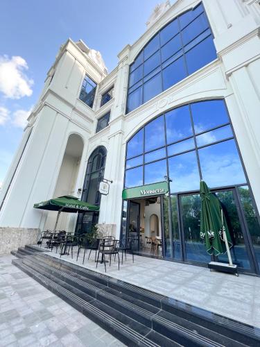 Monstera Hotel