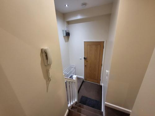 Great Apartment Next To Tooting Bec Tube Station - image 9