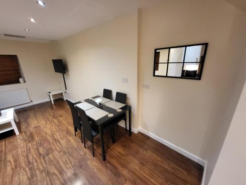 Great Apartment Next To Tooting Bec Tube Station - image 4