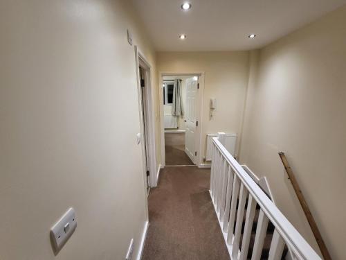 Great Apartment Next To Tooting Bec Tube Station - image 8