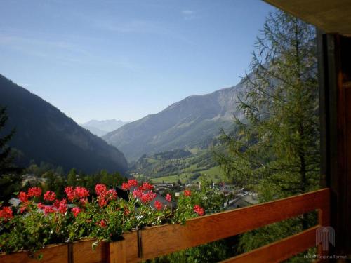 Family Room with Mountain View