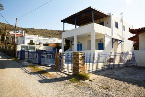 Andros 2 berdrooms 4 persons cycladic house.