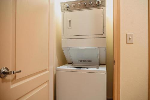 MVC - Unit 3507 - image 11