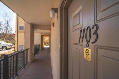 MVC - Unit 1103 - Smoky Retreat - main image