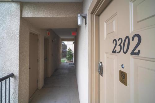 MVC - Unit 2302 - image 2