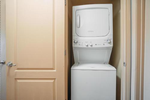 MVC - Unit 1601- Sweet Butterfly - image 11