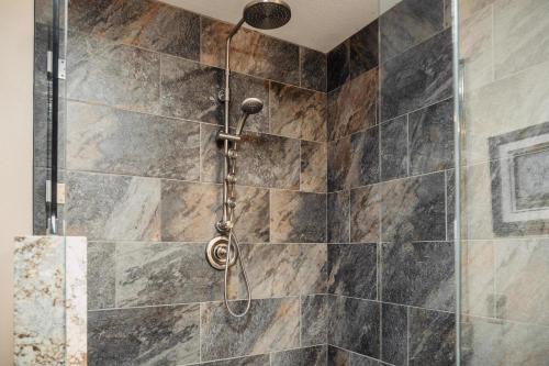 MVC - Unit 5705 - image 12