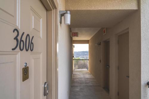 MVC - Unit 3606 - image 11