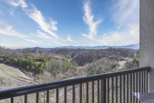 MVC - Unit 5707 - Hawks Nest, Pigeon Forge