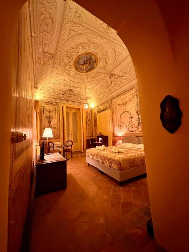Deluxe Double Room with Balcony image 3