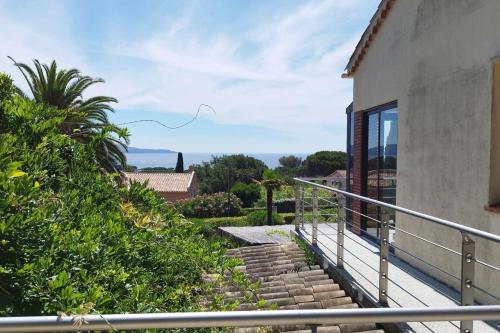 Modern cocoon with garden and beautiful sea view - Location saisonnière - Cavalaire-sur-Mer