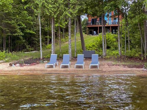 Chalet Hummingbird Wlake And Beach, Hot Tub