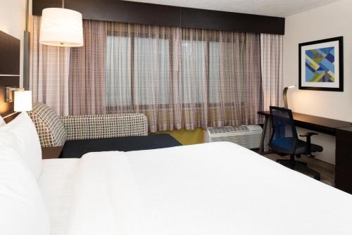 Holiday Inn Express Cincinnati West an IHG Hotel - image 10