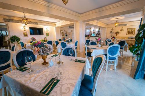 438168431 Gradinile Romane