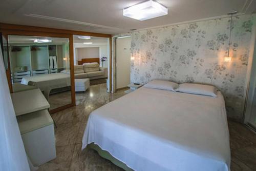 Three-Bedroom Penthouse Apartment with jacuzzi and Sea View image 7