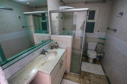 Three-Bedroom Penthouse Apartment with jacuzzi and Sea View image 4