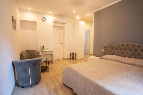 Superior Triple Room image 10