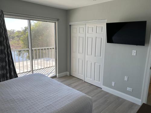 Marco Island Lakeside Inn - image 11