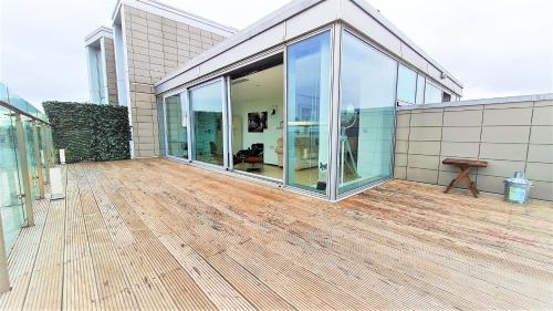 Liverpool City Centre Penthouse, Huge Balcony & Skyline Views, Secure Parking, Liverpool (photo 11)