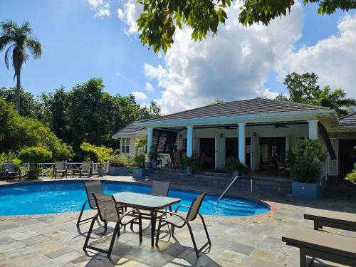 Spicy Hill Villa, Порт-Антонио