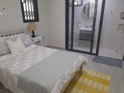 Double Room image 10