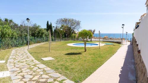 สระว่ายน้ำ, Carvajal Apartment Parking Málaga (Carvajal Apartment Parking Malaga) in ตอเรมวยเย