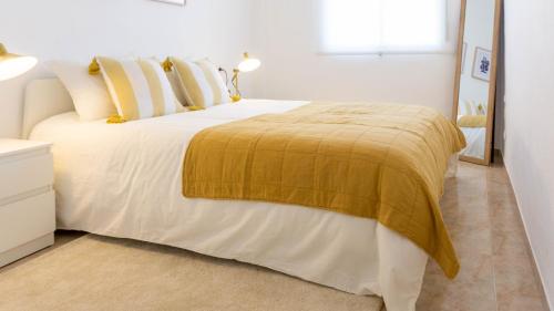 Carvajal Apartment Parking Málaga (Carvajal Apartment Parking Malaga) in ตอเรมวยเย