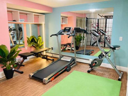 RI Full House - Gym, Entertain & More in Cranston, USA