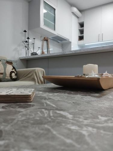 Renovated Basement Duplex with Patio and Folk Decor in the Heart of Athens, Athènes (photo 5)