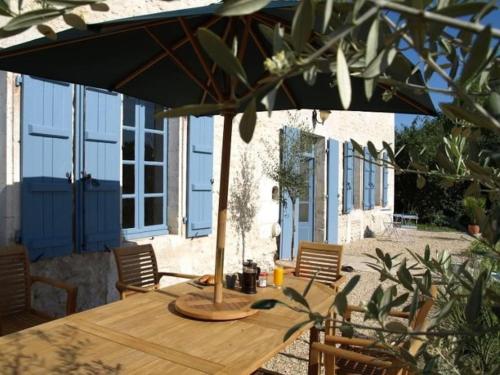 Beautiful renovated farmhouse with pool & gardens