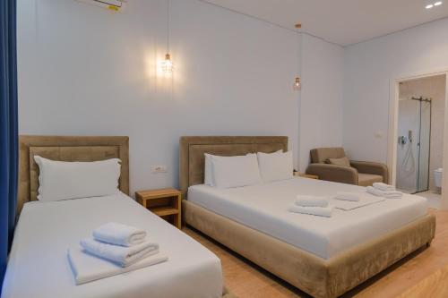 Quadruple Room image 4