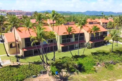 Beachfront Getaway for two! in Candelero Abajo