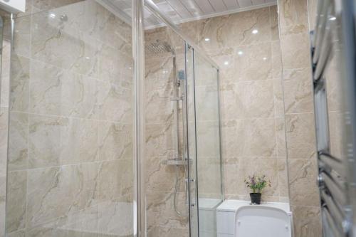 Glasgow - 2 Bedroom Apartment, Glasgow (Foto 2)