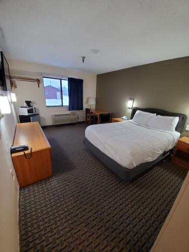 Rodeway Inn - image 7