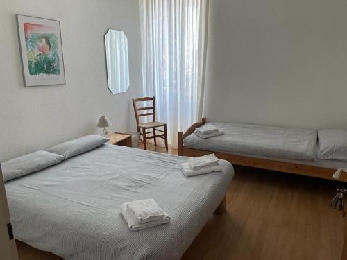 1 double bed, 1 twin bed
