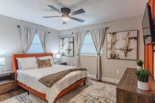 Lake House Retreat Near Downtown, Disney, Universal Studios and Airport