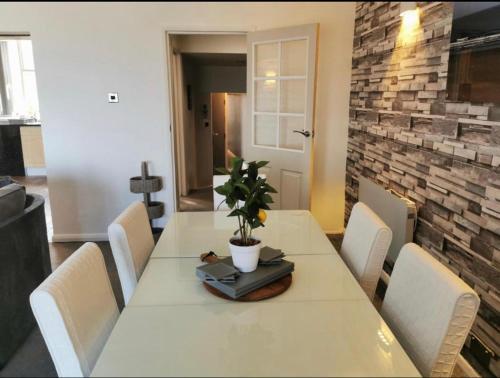 Picture of Sea View Lavish Apartment Sky Tv Whirlpool Bath Huge Balcony Newly Refurbished