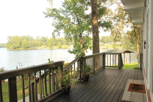 Tranquil Lake House in Quincy (FL)