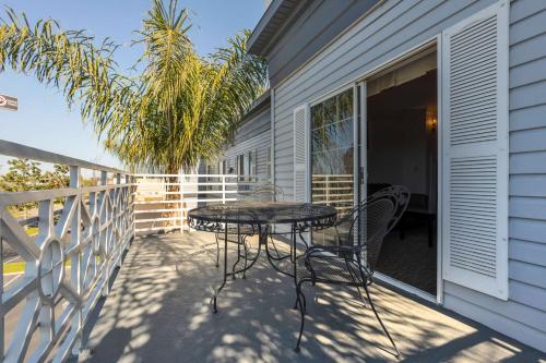2 bedrooms, 2 beds