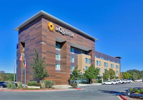 La Quinta Inn & Suites by Wyndham Lakeway - Hotel