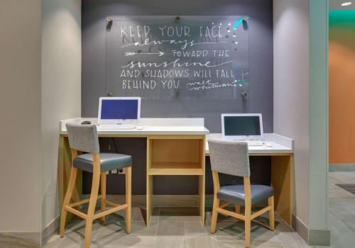 La Quinta Inn & Suites by Wyndham Lakeway in Lakeway, USA