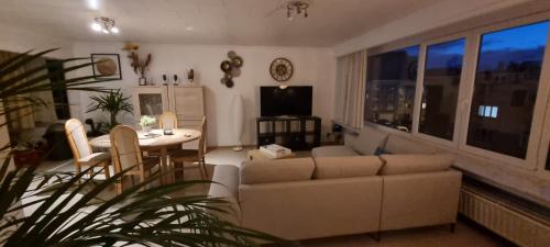 SUPERB APPARTEMENT WITH 3 BED ROOMS IN ANTWERPEN, Amberes (foto 2)