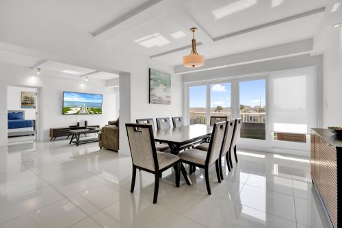 Perfect condo room for everyone! Beachfront resort Pet Friendly - main image