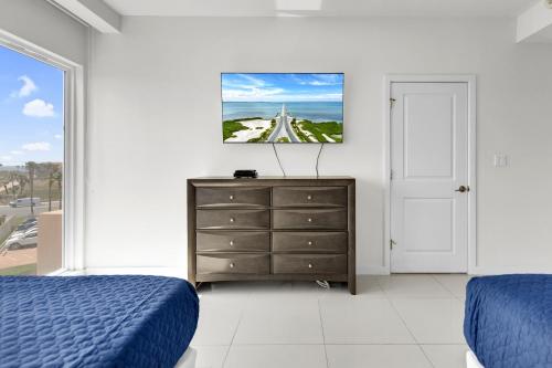 Perfect condo room for everyone! Beachfront resort Pet Friendly - image 14