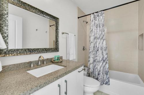 Perfect condo room for everyone! Beachfront resort Pet Friendly - image 12